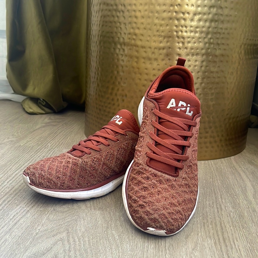 APL TECHLOOM PHANTOM SNEAKERS - LIKE NEW